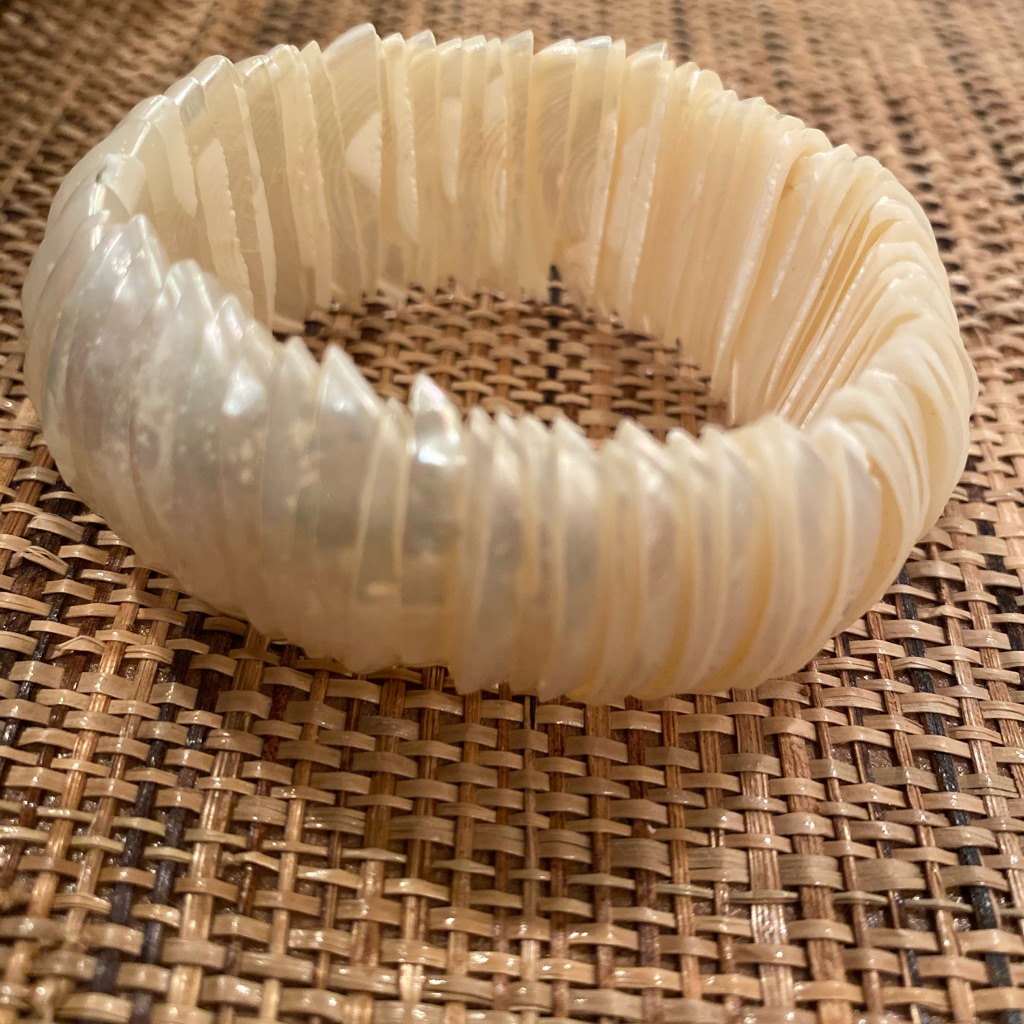 Elastic Shell Bracelet